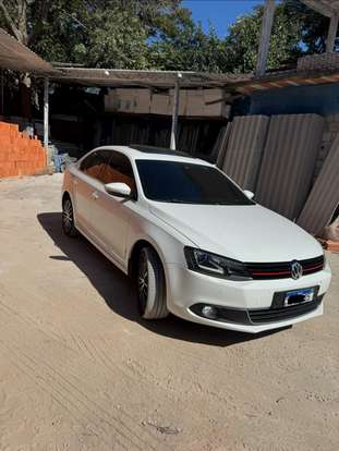VOLKSWAGEN-JETTA-2014