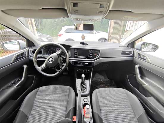 VOLKSWAGEN-POLO-2019