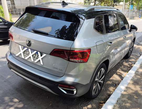 VOLKSWAGEN-TAOS-2023