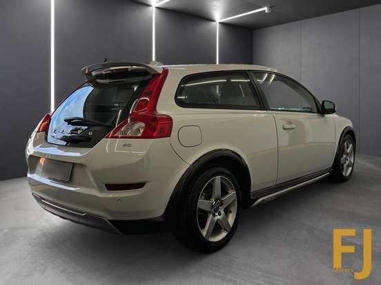 VOLVO-C30-2011