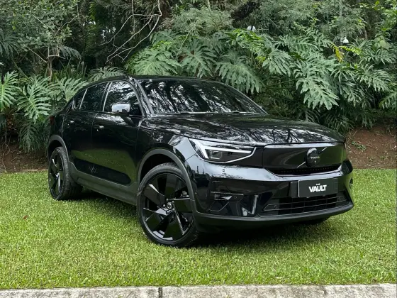 VOLVO EC40 P8 RECHARGE TWIN ELECTRIC ULTRA BLACK EDITION AWD