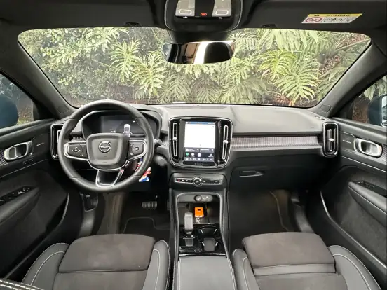VOLVO-EC40-P8 RECHARGE TWIN ELECTRIC ULTRA BLACK EDITION AWD VOLVO-EC40-2025