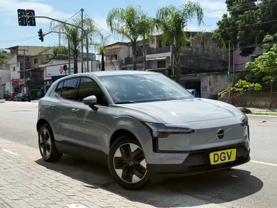 VOLVO-EX30-2024