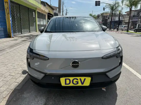 VOLVO-EX30-2024