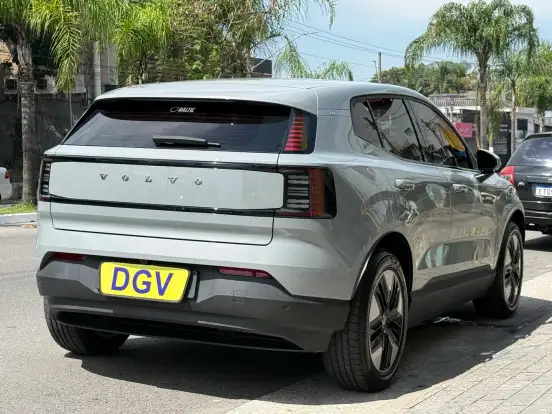 VOLVO-EX30-2024