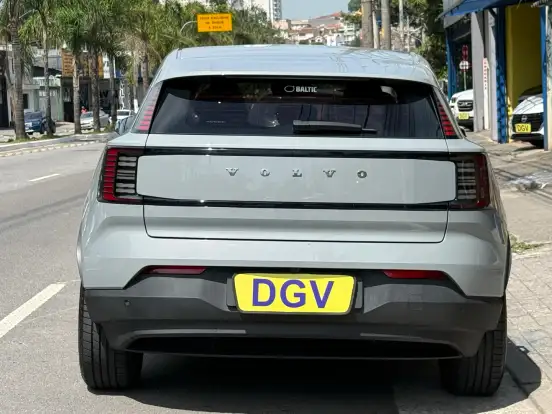 VOLVO-EX30-2024