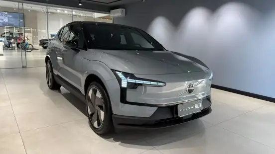 VOLVO-EX30-2024