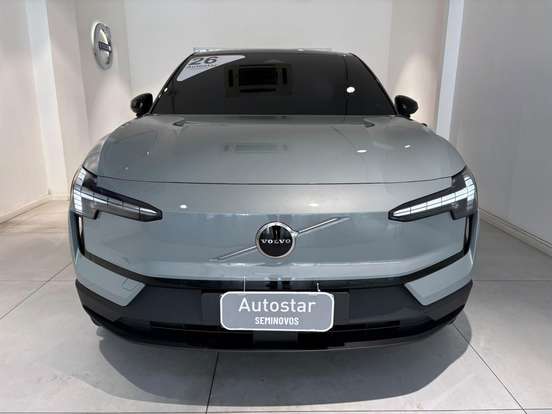 VOLVO-EX30-2025