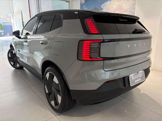 VOLVO-EX30-2025