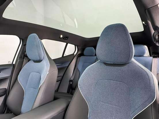VOLVO-EX30-2024