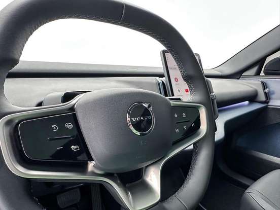 VOLVO-EX30-2024