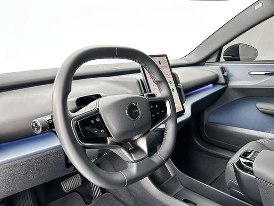 VOLVO-EX30-2024