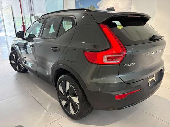 VOLVO-EX40-2026