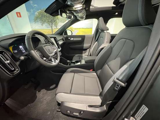 VOLVO-EX40-2026