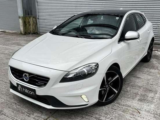 VOLVO-V40-2014