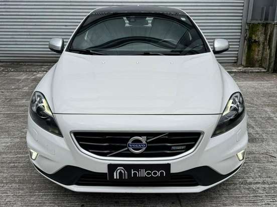 VOLVO-V40-2014