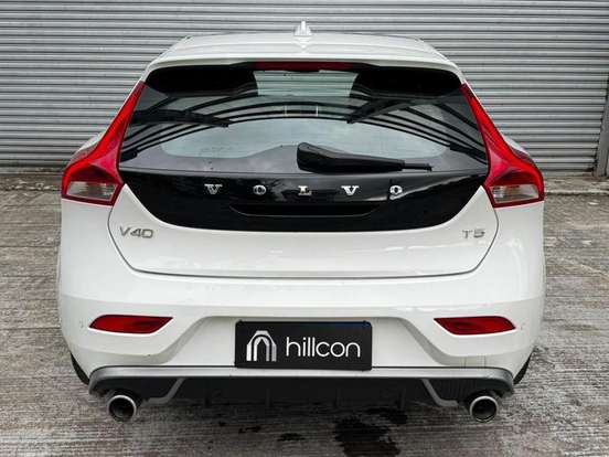 VOLVO-V40-2014