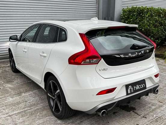 VOLVO-V40-2.0 T5 R DESIGN TURBO GASOLINA 4P AUTOMÁTICO VOLVO-V40-2014