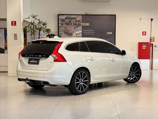 VOLVO-V60-2.0 T4 MOMENTUM GASOLINA 4P AUTOMÁTICO VOLVO-V60-2017