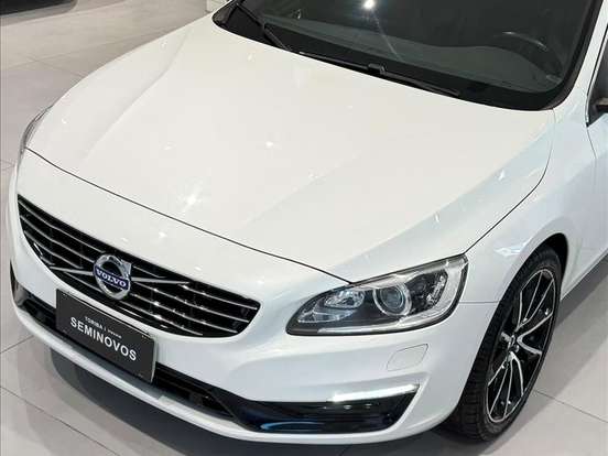 VOLVO-V60-2.0 T4 MOMENTUM GASOLINA 4P AUTOMÁTICO VOLVO-V60-2017