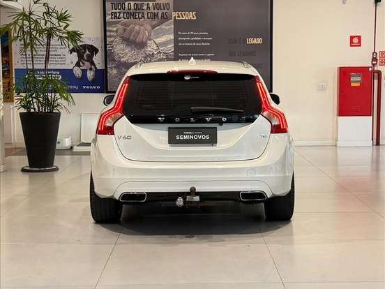 VOLVO-V60-2.0 T4 MOMENTUM GASOLINA 4P AUTOMÁTICO VOLVO-V60-2017