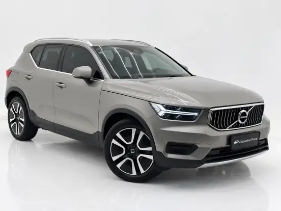 VOLVO-XC40-2020