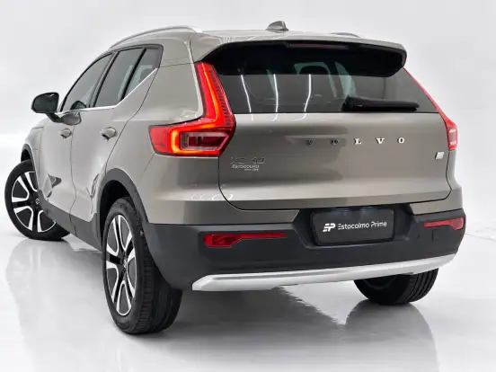 VOLVO-XC40-2020