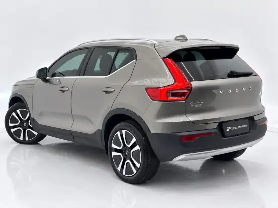 VOLVO-XC40-2020
