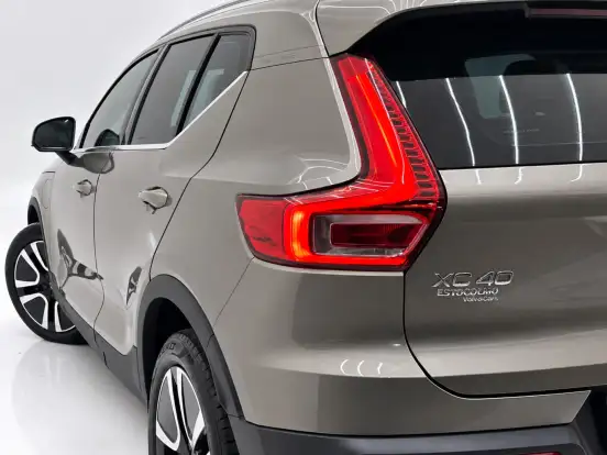 VOLVO-XC40-2020