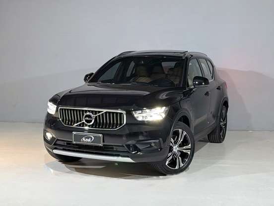 VOLVO-XC40-2021