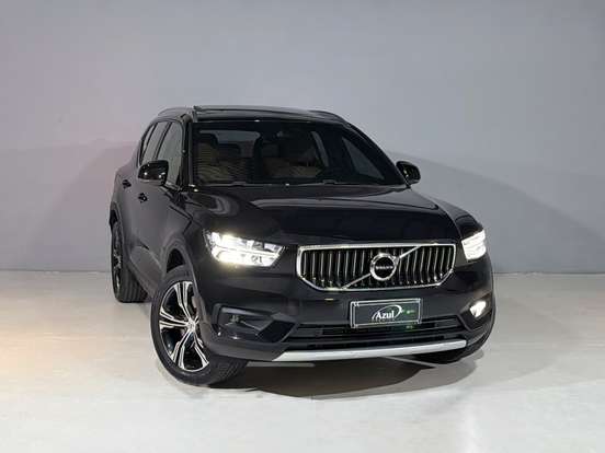 VOLVO-XC40-2021