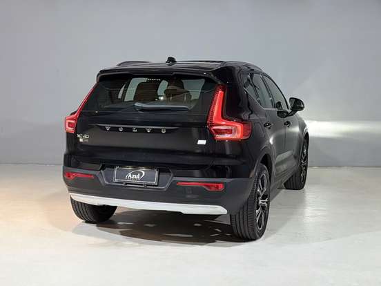 VOLVO-XC40-2021