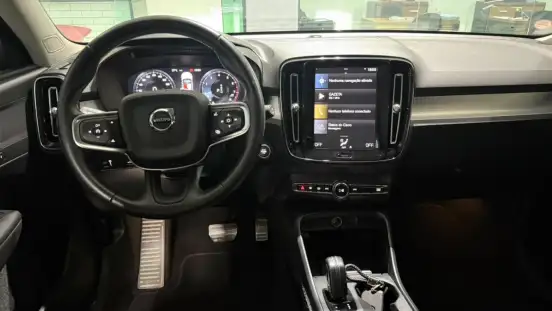 VOLVO-XC40-2018