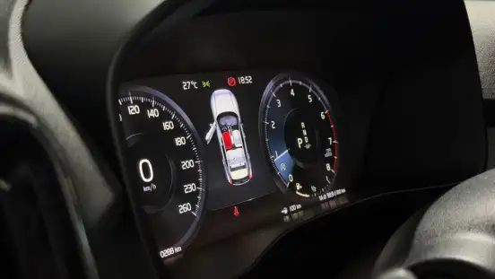 VOLVO-XC40-2018