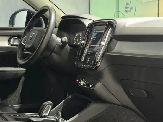 VOLVO-XC40-2.0 T5 GASOLINA MOMENTUM AWD GEARTRONIC VOLVO-XC40-2018