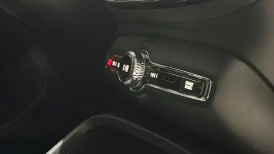 VOLVO-XC40-2018