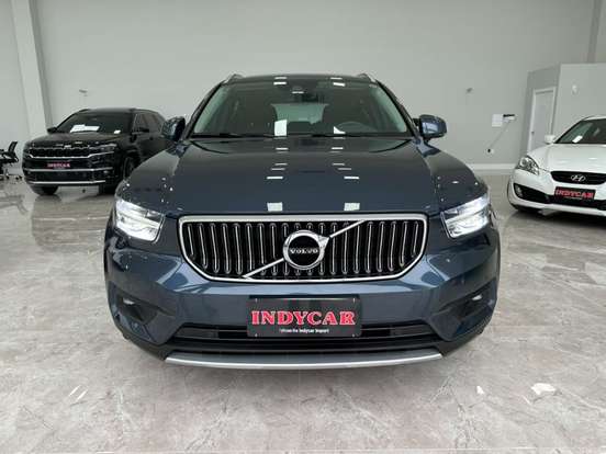 VOLVO-XC40-2020