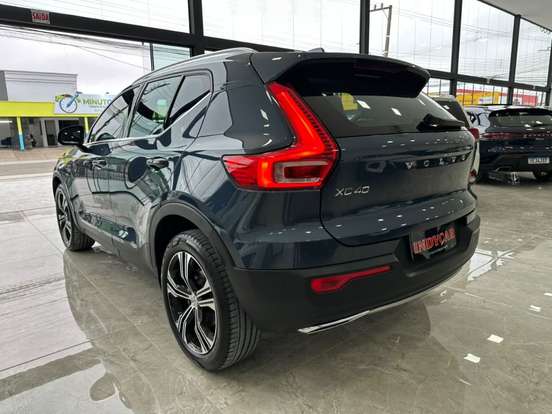 VOLVO-XC40-2020