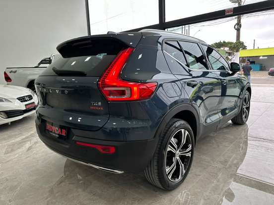 VOLVO-XC40-2020
