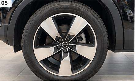 VOLVO-XC40-2020