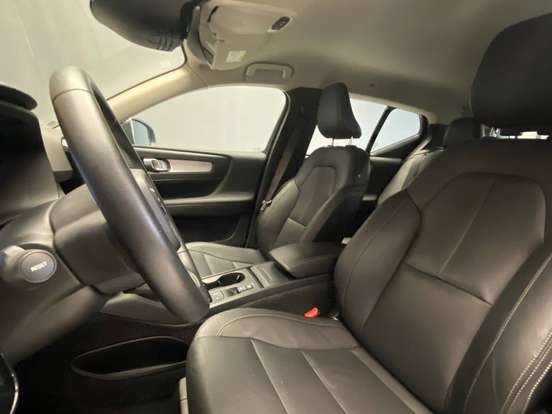 VOLVO-XC40-2.0 T5 GASOLINA MOMENTUM AWD GEARTRONIC VOLVO-XC40-2018