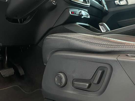 VOLVO-XC40-2.0 T5 GASOLINA MOMENTUM AWD GEARTRONIC VOLVO-XC40-2018