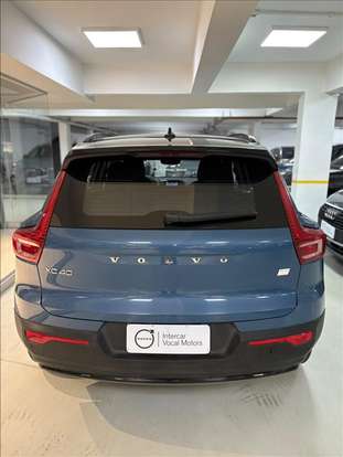 VOLVO-XC40-2024