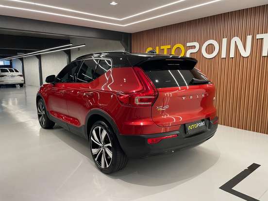 VOLVO-XC40-2021