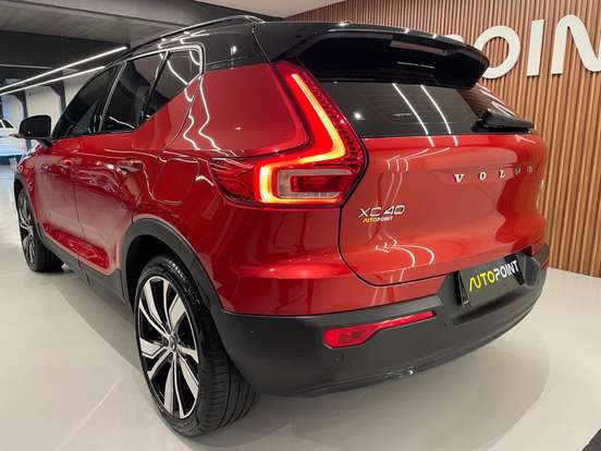 VOLVO-XC40-2021