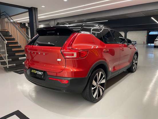 VOLVO-XC40-2021