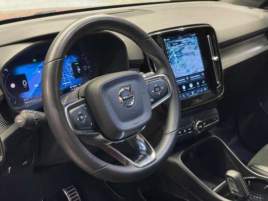 VOLVO-XC40-2021