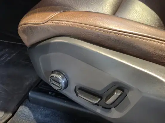 VOLVO-XC60-2020