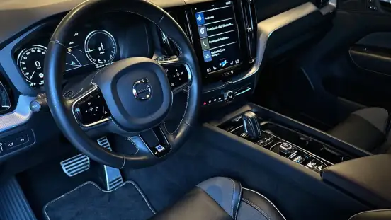 VOLVO-XC60-2020