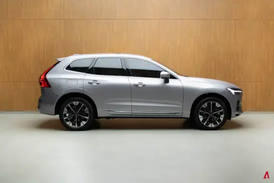 VOLVO-XC60-2025